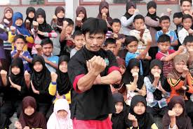 Kode dan jurus kunci psht. Bersilat Hingga Ke Eropa Topik Koran Tempo Co