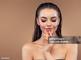 21.003 Maquillajes Ojos Ahumados Stock Photos, High-Res Pictures, and  Images