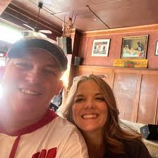 How to maintain and style curly hair?