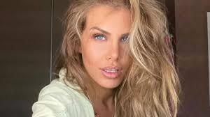 VOICI : Adixia : pourquoi elle redoute de rencontrer la fille de son mari  Simon