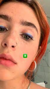 Clairo Girls With Nose Piercing Girls With Nose Rings Nose Piercing
