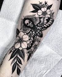 Death Moth And Flowers Blackwork Inkedmag Dotworker Deathmoth Mothtattoo Dotworktattoo Tattoosnob Btatto Body Art Tattoos Hand Tattoos Tattoos