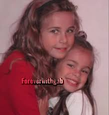 I wish that I could freeze the picture.. @gabrielle_moses @casaundramoses39  #younger #sometimesiwishthaticouldfreezethepicture #gabandcassie  #sisterlove #growupglowup #growup #glowup