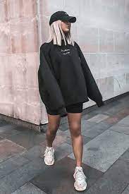 Wear a rollneck with a coat, jeans, and a beanie stylish and sophisticated, you can wear this getup during any time of the year and look cool. 30 Looks For The Woman Who Loves To Wear All Black Outfits