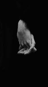خلفيات تمبلر صور أبيض و أسود و أجمل الخلفيات 2021 hand photography dark photography hands