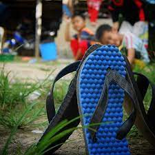The baling selipar game is one of the malaysia. Miswainc Info Permainan Tradisional Baling Facebook