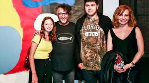 Con una preciosa foto familiar fito páez celebró los 16 años de su hija margarita, y su mamá, romina richi, mostró el festejo en cuarentena de su hija. El Hijo De Fito Y Cecilia Roth Debuto Como Pintor Perfil