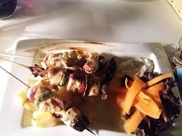 Σουβλάκι suˈvlaci), plural souvlakia, is a popular greek fast food consisting of small pieces of meat and sometimes vegetables grilled on a skewer. Souvlaki Di Pollo Picture Of Ydroussa Naoussa Tripadvisor