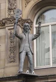 Individual Beatles Statues On The Facade Of The Hard Day S Night Hotel In Liverpool Paul Mccartney Beatles Art The Beatles Memorial Statues