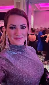 Ireland AM star Elaine Crowley blows fans away in 'gorgeous' glitter dress  for just €40