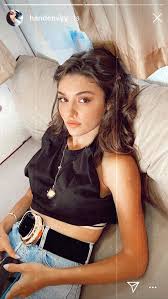 Hande erçel, 1993 yılında i̇zmir'de doğmuştur. Hande Ercel Kimdir Nereli Boyu Yasi Dizileri Ailesi