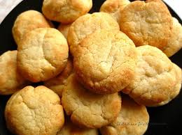 Biscuits Aux Jaunes D Oeuf Biscuits Moelleux Biscuits Biscuits Moelleux Aux Amandes