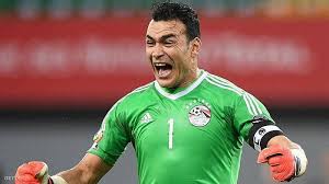 والتقط عصام الحضري العديد من الصور التذكارية مع ابنته قبل تسليمها لعريسها، من داخل غرفتها بالفندق، قبل الانتقال للقاعة. Ø§Ù„Ø­Ø¶Ø±ÙŠ ÙŠØ­Ø³Ù… Ø¹ÙˆØ¯ØªÙ‡ Ù„Ù„Ù…Ù„Ø§Ø¹Ø¨ ÙˆÙŠØ¤ÙƒØ¯ Ø§Ù†ØªØ¸Ø±ÙˆÙ†ÙŠ Ù‚Ø±ÙŠØ¨Ø§ Ø£Ø®Ø¨Ø§Ø± Ø³ÙƒØ§ÙŠ Ù†ÙŠÙˆØ² Ø¹Ø±Ø¨ÙŠØ©