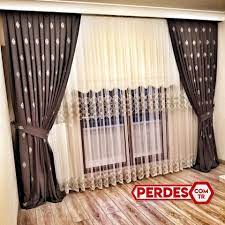 Kumaş perde çeşitleri mekanik yani stor perde modellerine göre çok daha kolaydır. Ara Bosluklu Grek Tul Perde Modelleri Fiyatlar Dustu