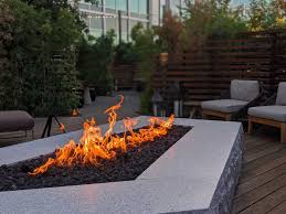 Wir zeigen ihnen, wie sie eine feuerstelle bauen und wo ein gartenfeuer geeignet ist. Feuerstelle Im Garten Fur Gesellige Abende Und Knisternde Momente Haus Garten Profi