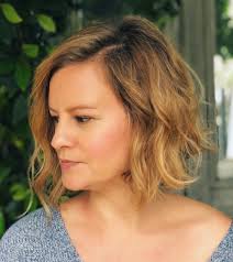 This wavy bob is totally on trend right now and can be pulled off with ease. 44 Cute Wavy Bob Hairstyles That Are Easy To Style