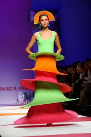 She Is Totally Cheating At Hula Hoop Funny Dresses Weird Fashion Weird Fashion Trending