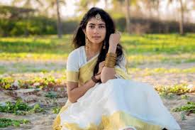 Just like the saree, even the blouse was plain and black. Sai Pallavi Thanks Fans Who Contributed To Covid Relief On Her Birthday The News Minute