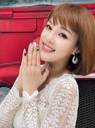 🎬我是真的爱上你#MV花絮#安祈爾敢爱敢当个人专辑💽 化妆发型Chee Ing TAng 造型设计Adrian Liew MV导演📹 Paul  Loh 服装赞助👗Fine Collection 拍摄地点📍London Bus Port