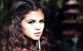 Selena is considered a huge role model for many people that want to make it in the entertainment industry. Hd Wallpaper Selena Gomez Hd Selena Gomez Music Wallpaper Flare