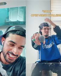 Disfrutando la canción “Gold” de @miguelmorales