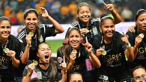 El estadio universitario de nuevo león fue testigo de una noche histórica entre el conjunto de tigres femenil y la escuadra de chivas femenil, siendo las felinas quienes llegaban con ventaja tras. Tigres Femenil Campeonas Futbol Total
