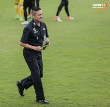 HLV Park Hang-seo và trợ lý Lee Young-jin đứng hình khi gặp sĩ quan Thái Lan,  sung sướng vỡ oà khi nhận ra đó là đồng đội cũ