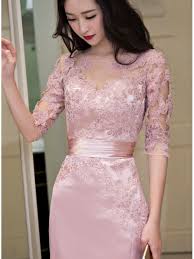 Scopri i nostri abiti da sera rosa, abiti da cocktail rosa, abiti da festa rosa e abiti da cerimonia rosa da una vasta gamma di stili. Abito Da Cerimonia Rosa Antico Pronta Consegna Con Maniche A Tre Quarti E Pizzo Rebrode