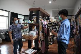 Konsep taman dalam rumah memang cukup menarik namun jarang sekali yang ingin mengaplkasikannya karena dikhawatirkan. Rumah Bumn Sg Bantu Umkm Bertahan Di Tengah Pandemi Jatengdaily Com