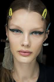 Versace Spring 2019 Ready To Wear Fashion Show Versace Makeup Runway Beauty Versace