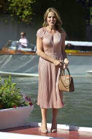 18,734 likes · 7 talking about this. Claudia Gerini Arrives At Excelsior Hotel In Venice 09 08 2020 Hawtcelebs