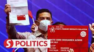 Ia memilih keluar dan membangun partai baru, yaitu partai pribumi bersatu malaysia yang menjadi oposisi. Azmin Supporters Officially Join Bersatu Thestartv Com