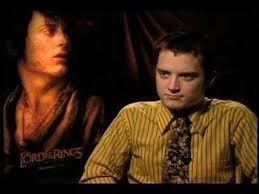 Video This Prank Interview With Elijah Wood Never Gets Old Elijah Wood Lotr Laughter