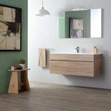 Côté baignoire, la robinetterie ancienne contraste avec une cuve de bain aux lignes designs. Meuble De Salle De Bain 120 Cm En Chene Well Suspendu Sole
