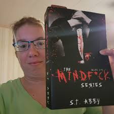 I TRY TO READ A CHAPTEROF WHATEVER BOOK IM IN.SOMETIMES ILL KEEP READING  THROUGH 3 OR 4. IN TIMOTHY RIGHT NOW.