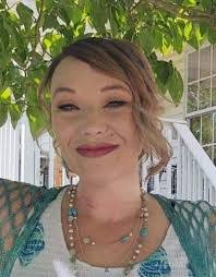 Sarah Hensley's Instagram, Twitter & Facebook