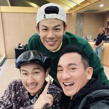 Thank you guys for make me looking great! Really appreciated👍👍👍  服裝：Dunhill 妝/髮：Darren chiu 攝影：人可海綿JVR: TOTO & WENDY #dunhill #大同大學