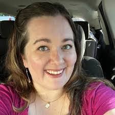 Leanna Dunham's Instagram, Twitter & Facebook