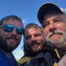 Is it common for bees to drown in frame feeders and should they be removed  after a week?