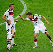 Finale der wm 2014 in brasilien. Fussball Wm 2014 Blutkrieger Schweinsteiger Macht Ganz Deutschland Happy Welt