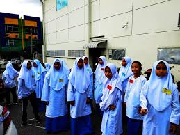Sekolah menengah kejuruan (smk) adalah bentuk satuan pendidikan yang orientasinya memberi bekal siswa untuk memasuki lapangan kerja tingkat menengah dan melanjutkan pendidikan ke jenjang yang sesuai dengan kekhususannya (kejuruannya). Selamat Datang Pelajar Baharu Sekolah Menengah Sains Tapah Facebook