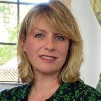 Elisa Roberts's Instagram, Twitter & Facebook