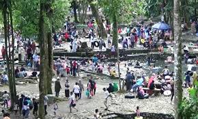 Lokasi fasilitas dan harga tiket wisata bukit tinggi sumenep penginapan net 2021. Wisata Pemandian Tirta Alami Di Padang Pariaman Penuh Sesak Saat Liburan Topikini Com