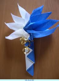 Comment réaliser un nénuphar avec une serviette. Pliage De Serviette Val Elle Rit