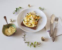Check spelling or type a new query. Crostone Di Pane Di Segale Con Uovo Sodo Maionese Vegana E Zucchine Marinate