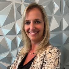 Shelly Batten's Instagram, Twitter & Facebook