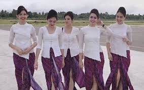 Lion air group sebagai perusahaan penerbangan swasta terbesar di indonesia membuka kesempatan bagi tenaga muda yang aktif, dinamis, dan energik untuk berkarir sebagai flight attendant (pramugari) di lion air, wings air dan batik air. Berikut Deretan Gaji Pramugari Tertinggi Di Indonesia Minat Urbanasia Com