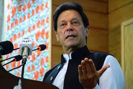 Prime minister imran khan receives guard of honor. Imran Khan May Be First Pakistani Prime Minister To Last A Full Term