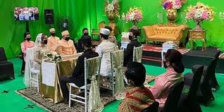 Jul 21, 2019 · halo sobat, dipostingan ini kami akan memberikan informasi populer mengenai tema acara halal bihalal. Viral Virtual Wedding Di Yogyakarta Manfaatkan Green Screen Untuk Dekorasi Pelaminan Merdeka Com