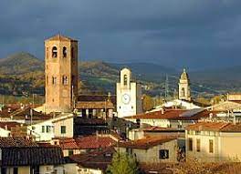 Ojo, gordillo sufrió una molestia. Borgo San Lorenzo Town In Tuscany Italy